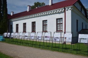 Brīvdabas izstāde pie muzeja
